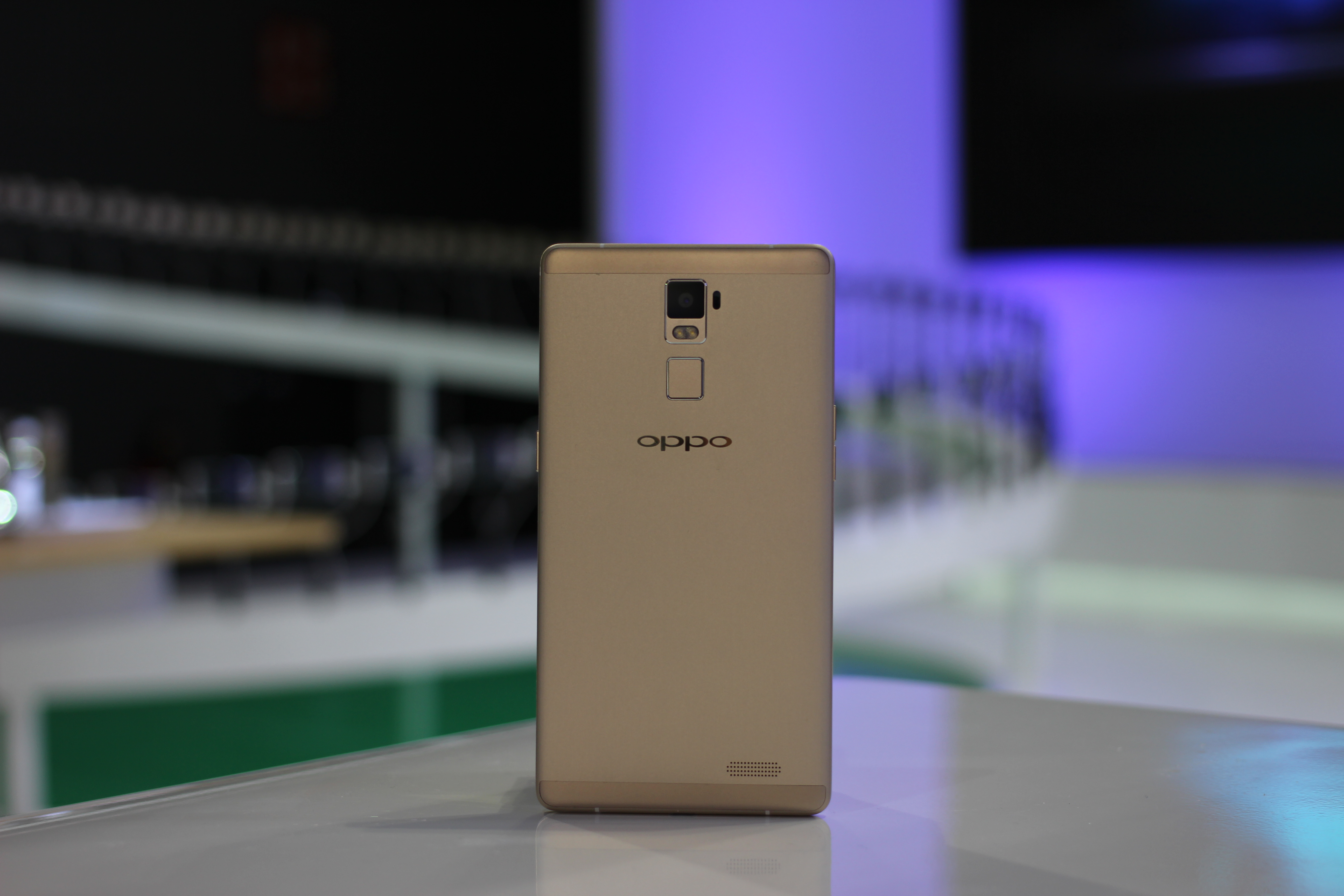 Oppo R7 Plus smartphone (26420357270)