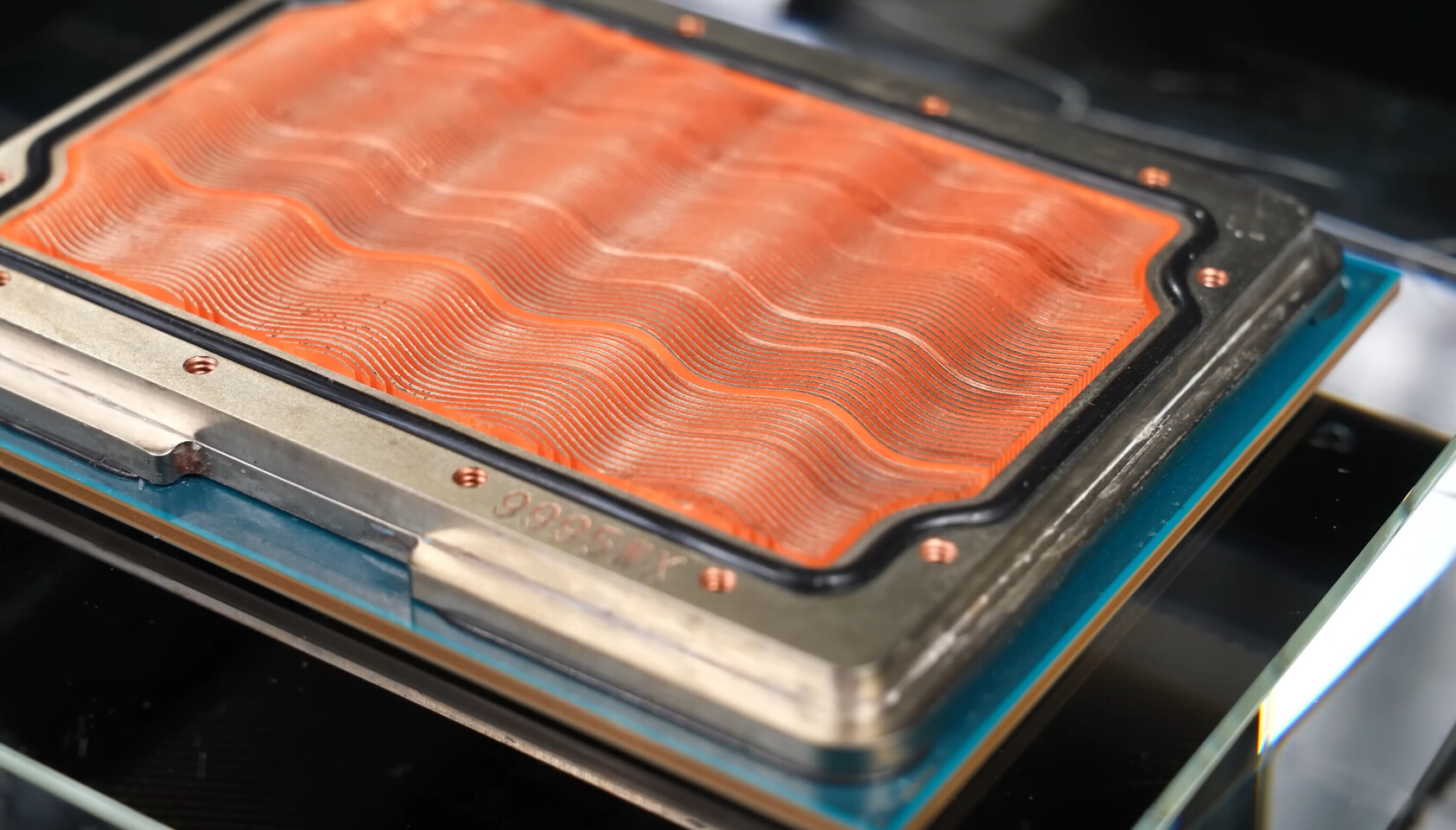 <strong>AMD’s 96-Core Threadripper Pro 9995WX Breaks 1,300W Barrier with Custom Direct-Die Watercooling</strong>