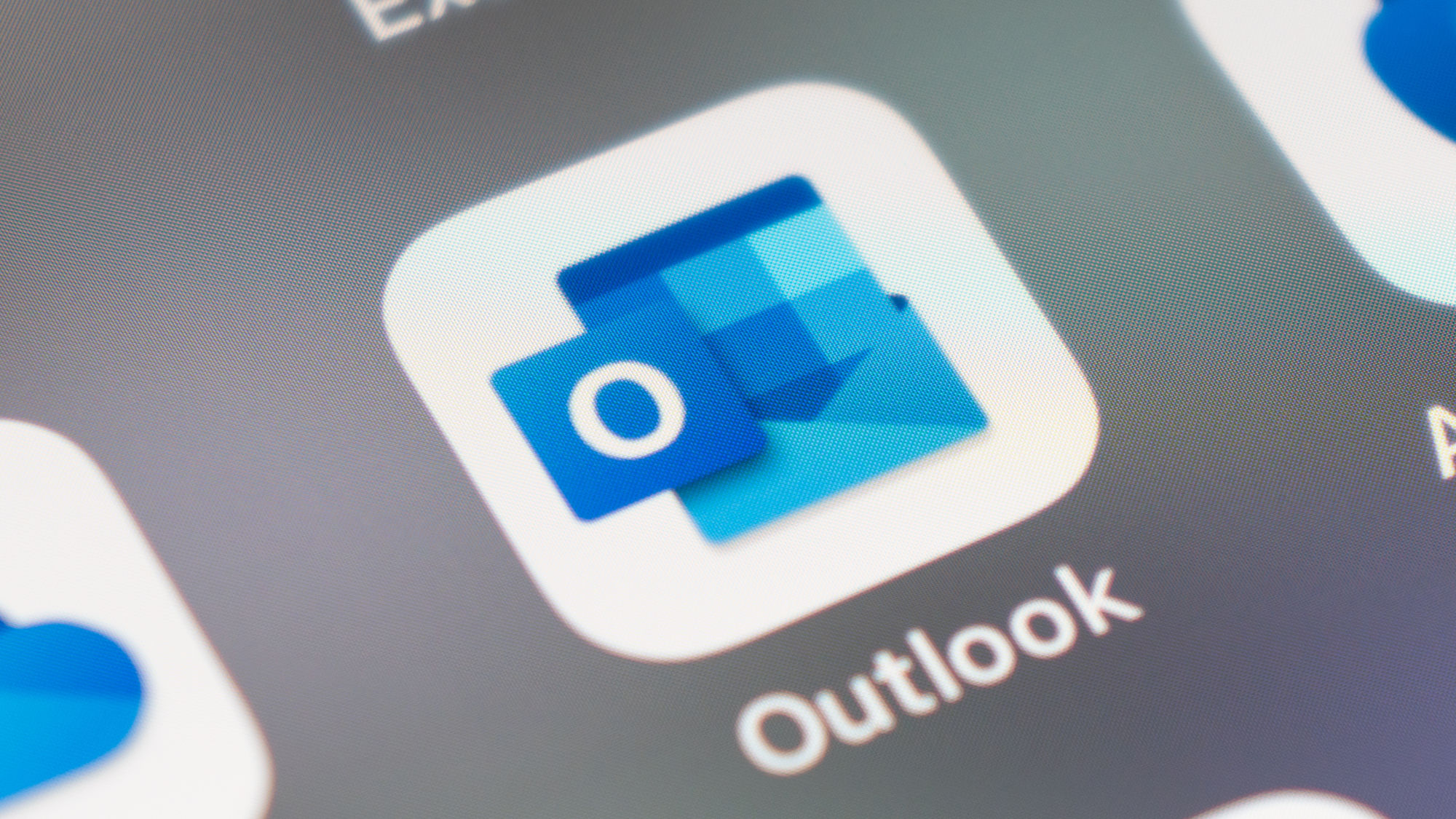 Microsoft delays classic Outlook sunset, extends support timelines