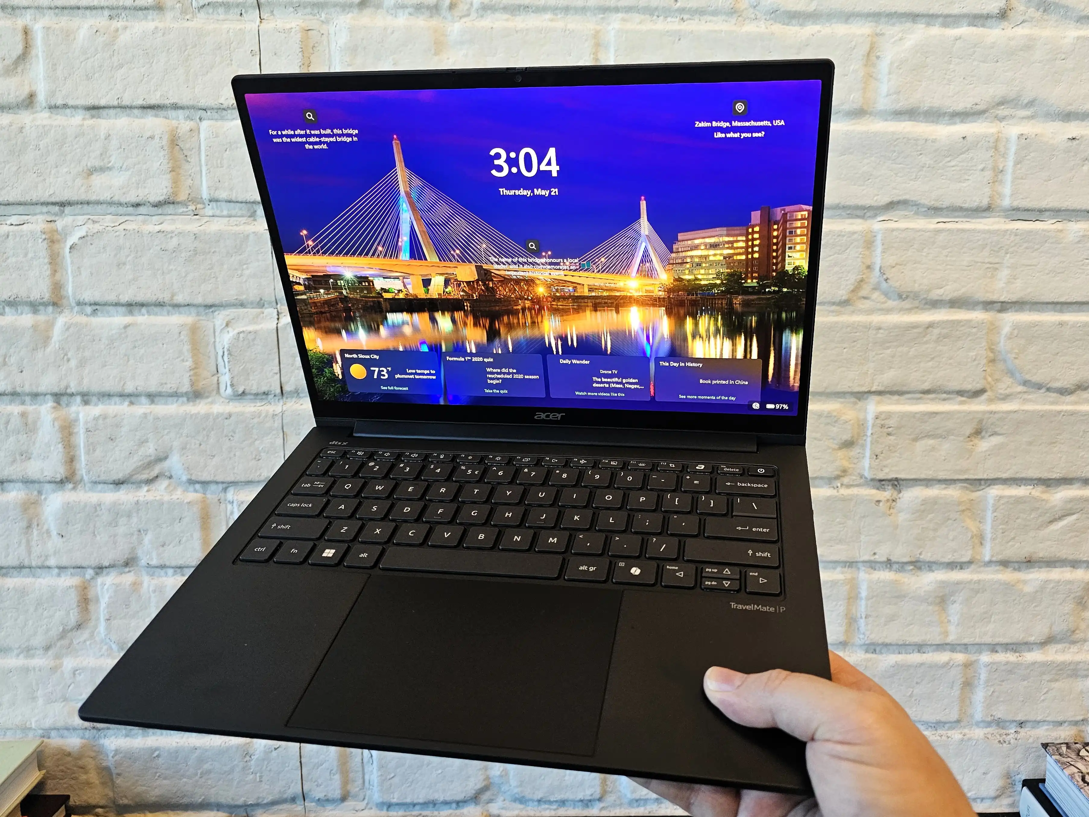 Acer TravelMate P252: Lightweight Design Meets Long-Lasting Battery
