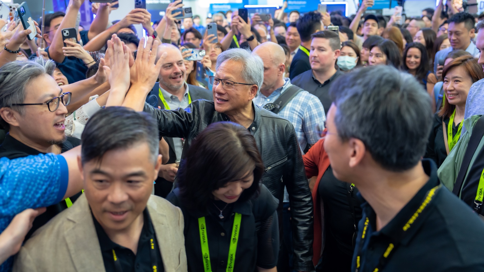 Blackwell Architecture: A Leap in Connectivity and AI Efficiency