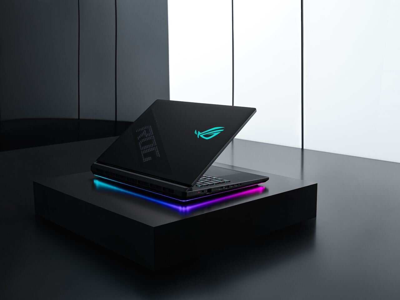 Strix SCAR 18: Pushing Laptop Power to 320-Watt Limits
